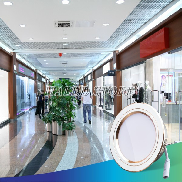 Đèn LED âm trần HLRD AT20 ĐM 90-8 chiếu sáng cửa hàng