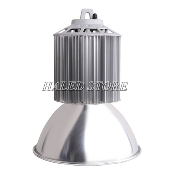 Thân đèn cấu tạo từ hợp kim nhôm