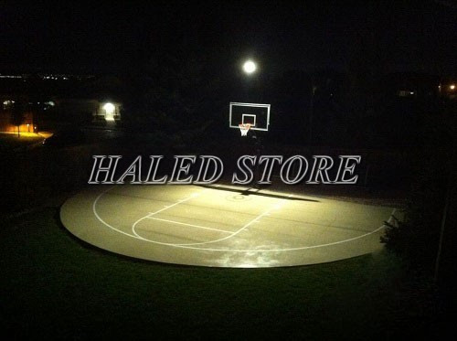 Đèn cao áp ánh sáng vàng chiếu sáng sân bóng rổ