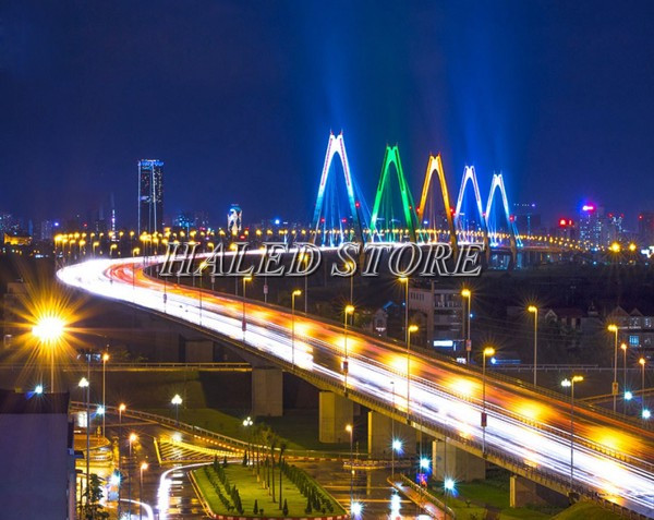 Đèn cao áp ánh sáng vàng chiếu sáng cầu vượt