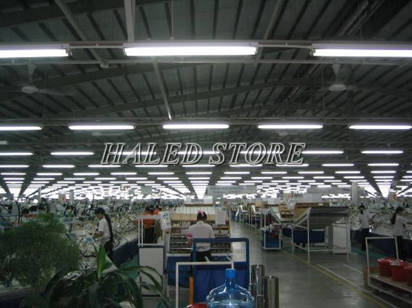 Đèn tuýp LED công nghiệp chiếu sáng phân xưởng sản xuất