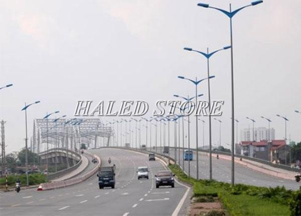 Ứng dụng của cột đèn cao áp bát giác rời cần kép