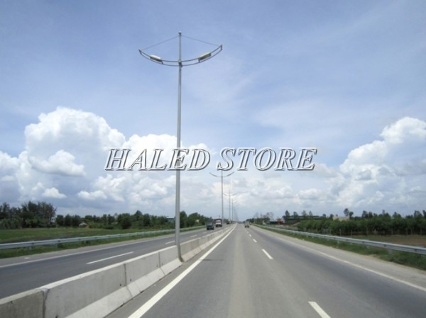 Ứng dụng của trụ đèn cap áp cánh buồm đôi