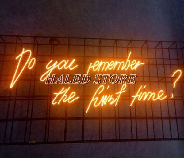 LED dây uốn tạo chữ nổi bật