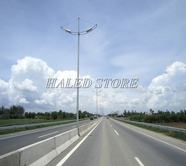 Cần đèn cánh buồm đôi trong chiếu sáng đường phố