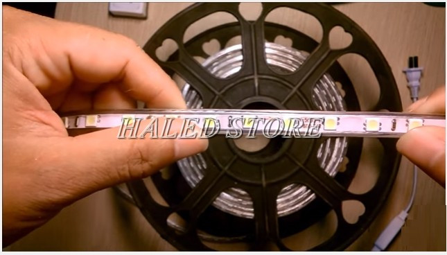Cắt đoạn đèn LED không sáng và thay bằng đoạn sáng 