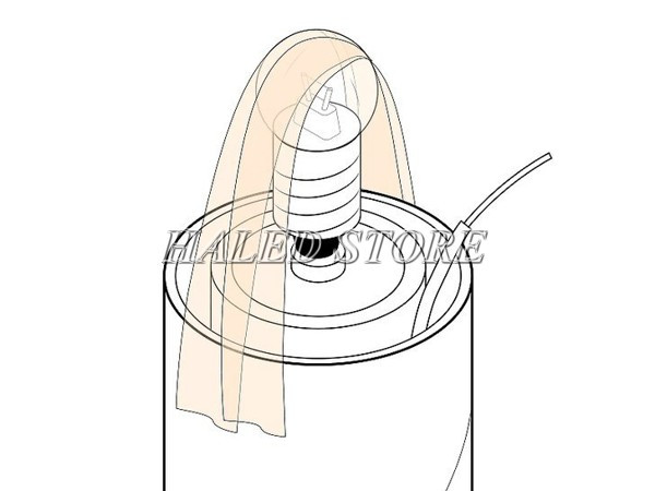 Cố định bóng đèn vào đầu còn lại của pin số 2