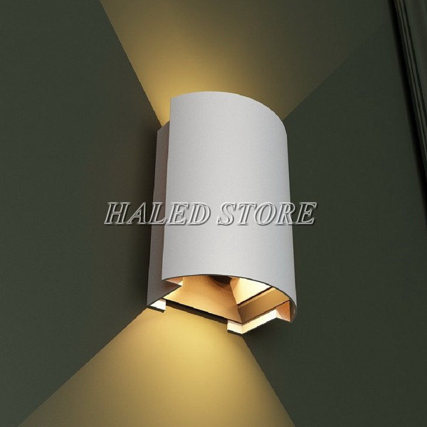 Ánh sáng được phát ra từ 2 phía của đèn