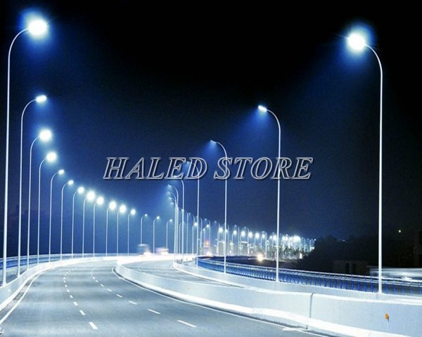 Ứng dụng chiếu sáng đường phố bằng cần đèn rời đơn