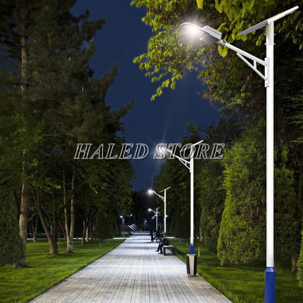 Đèn đường năng lượng mặt trời HLDAMTS2-60 chiếu sáng lối đi công viên