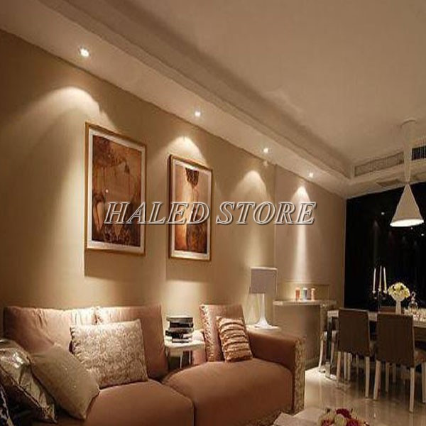 Đèn LED âm trần chiếu rọi phòng khách  