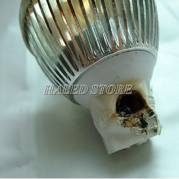 Sử dụng đèn kém chất lượng gây nhiều nguy hiểm