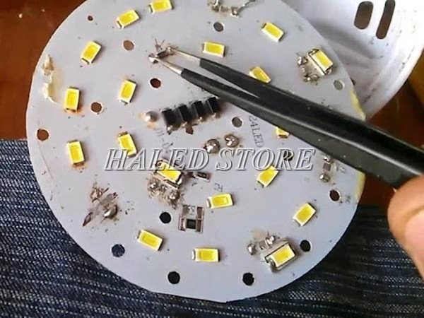 Linh kiện đèn LED âm trần