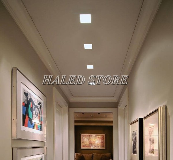 Đèn ốp trần chiếu sáng lối đi