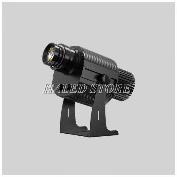 Thân đèn được làm từ hợp kim nhôm và sơn tĩnh điện chống gỉ