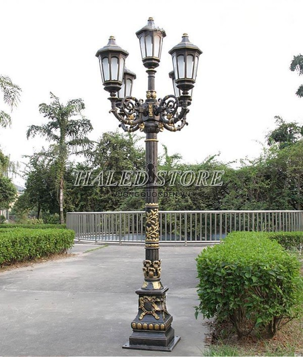 Đèn cột sân vườn phong cách cổ điển