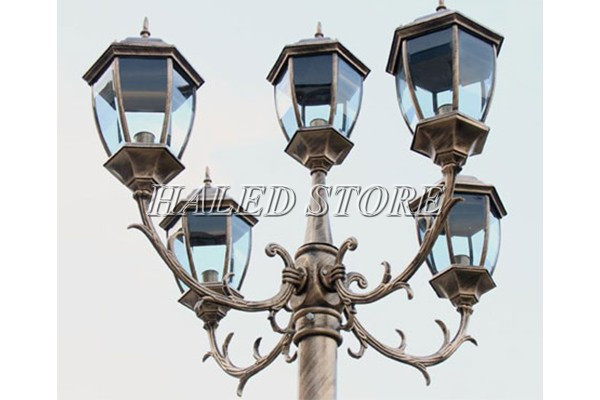 Đèn cột sân vườn phong cách châu Âu