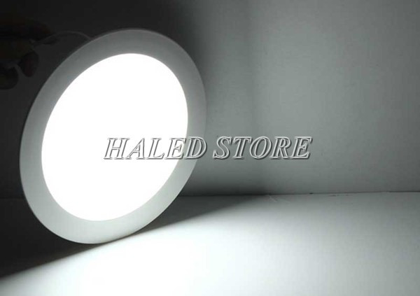 Đèn LED âm trần ánh sáng trắng