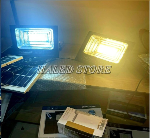 Đèn ánh sáng vàng và trắng