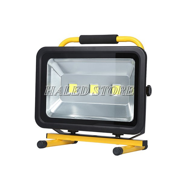 Đèn pha LED tích điện công suất lớn bán chạy