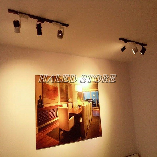 Đèn LED rọi tranh