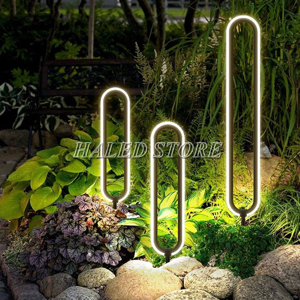 Đèn sân vườn năng lượng mặt trời HLDAMTSV8-6 chiếu sáng bắt mắt