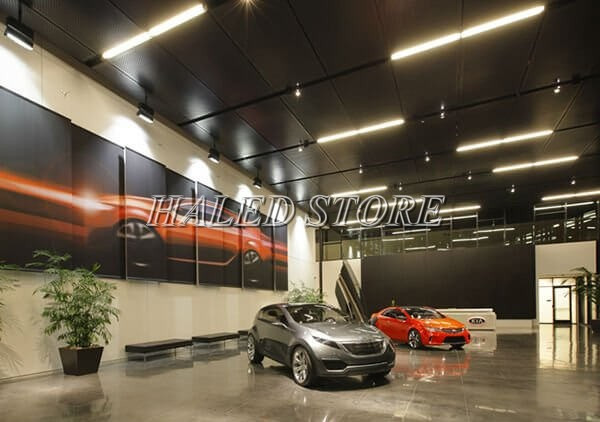 Đèn tuýp LED bán nguyệt chiếu sáng showroom ô tô
