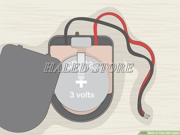 Kiểm tra đèn LED bằng đồng xu