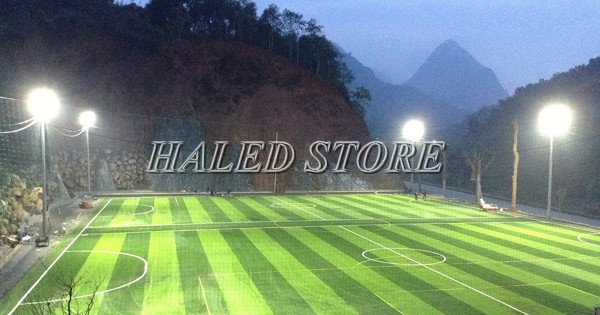 Hệ thống chiếu sáng sân bóng đạt chuẩn quốc tế