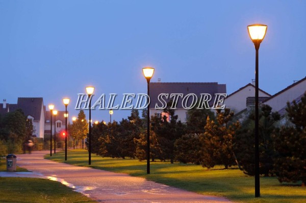 Bóng đèn Metal Halide lắp vào cột đèn chiếu sáng khu dân cư