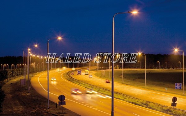 Đèn Metal Halide chiếu sáng đường phố