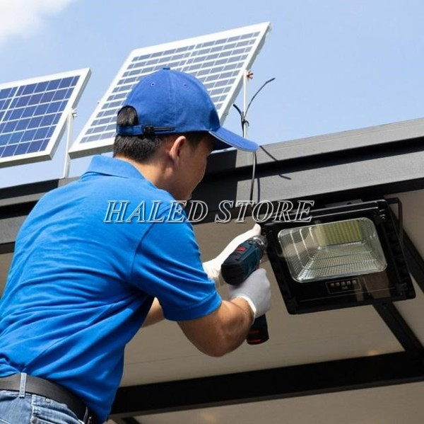 Bảo dưỡng đèn nlmt định kỳ 2 năm/lần