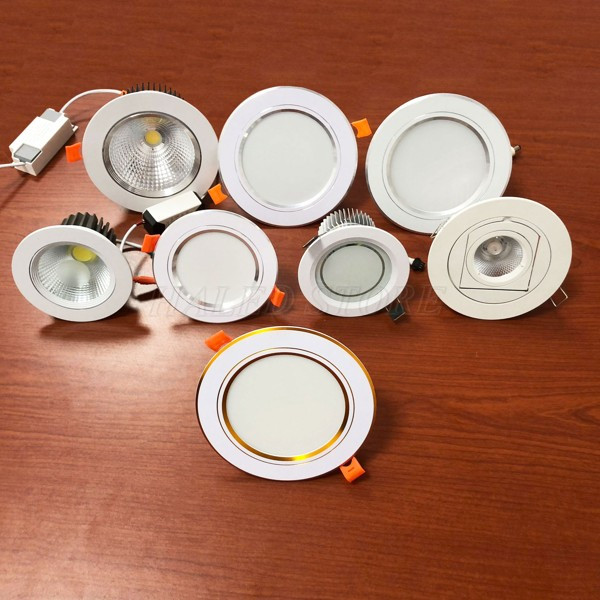 Các mẫu đèn có nhiều thông số đèn LED âm trần chung