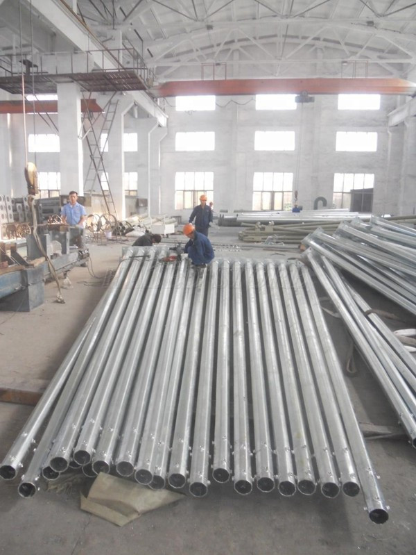 Chất liệu cấu tạo của cột đèn bát giác côn 10m