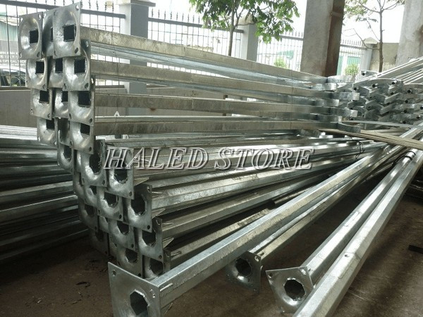 Cột làm từ chất liệu thép mạ kẽm nhúng nóng