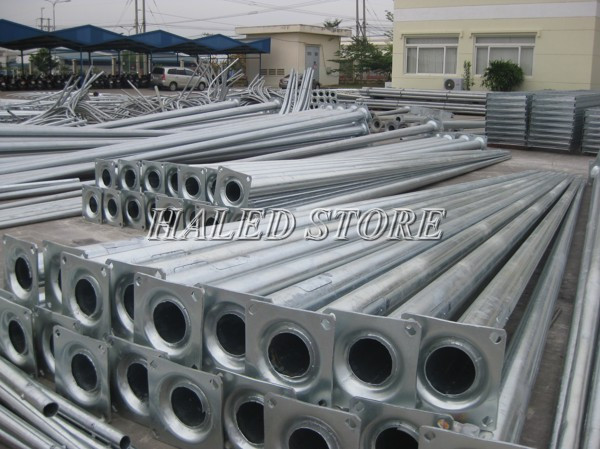 Cột đèn chiếu sáng tròn côn bằng thép mạ kẽm nhúng nóng 