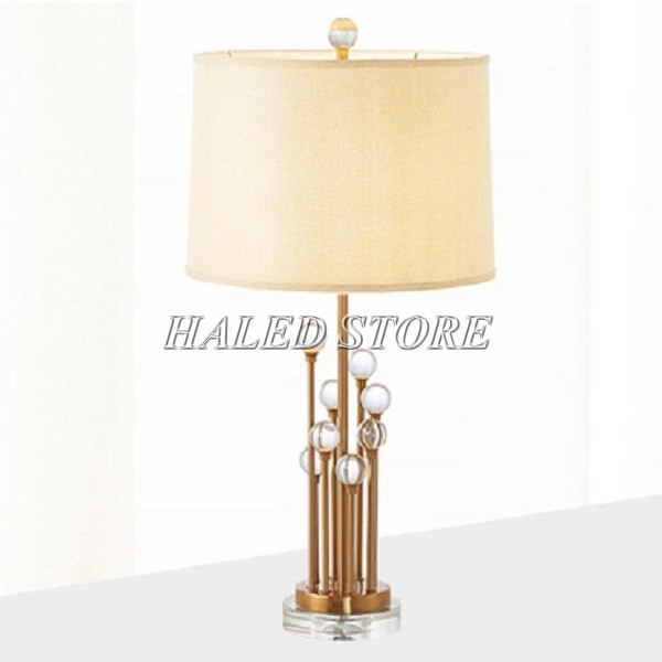 Chọn đèn có đế chắc chắn