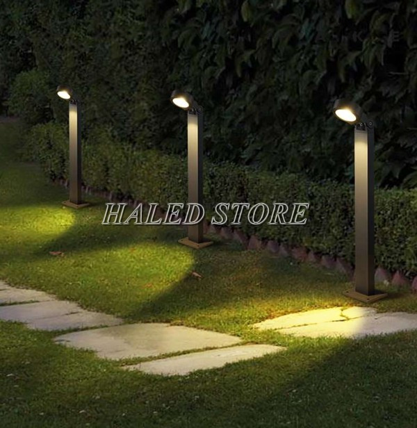 Đèn trụ sân thương chiếu xiên