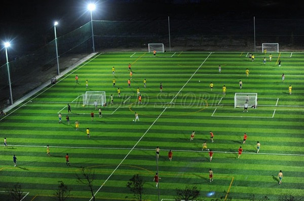 Cột đèn chiếu sáng sân rộng lớn