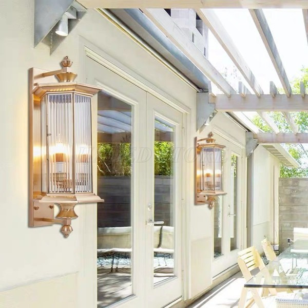 Đèn trang trí cột nhà bán cổ điển