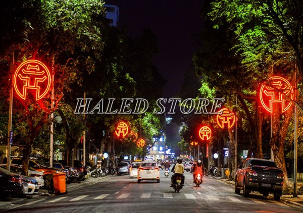 Lắp đèn trang trí cột điện đối xứng 2 bên đường