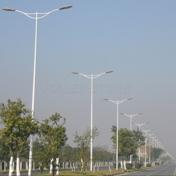 Cột đèn chuyên dụng lắp đặt chiếu sáng ngoài trời 