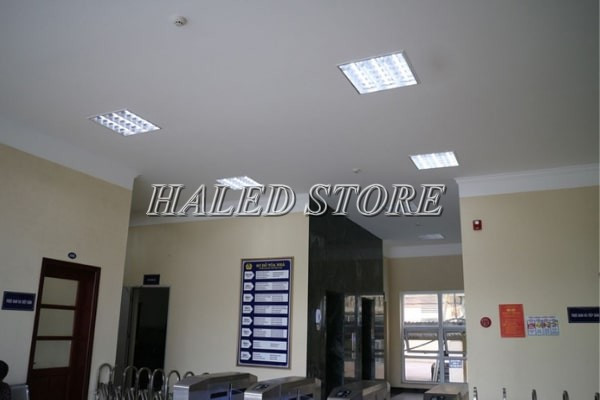 Đèn máng 600x600 lắp đặt âm trần