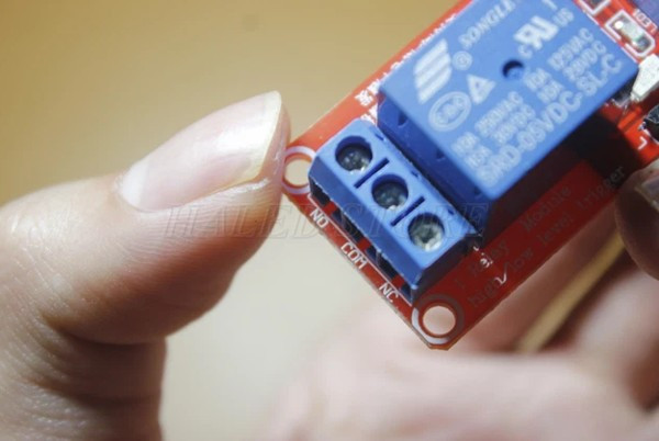 Các chân trên module Relay