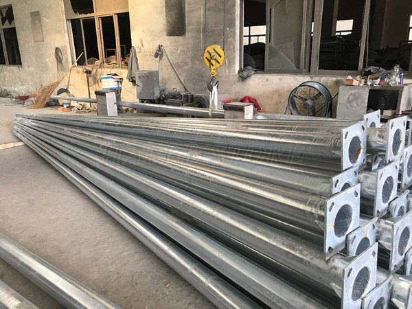 Cột đèn HLDACT9 chất liệu thép không gỉ có độ bền cao