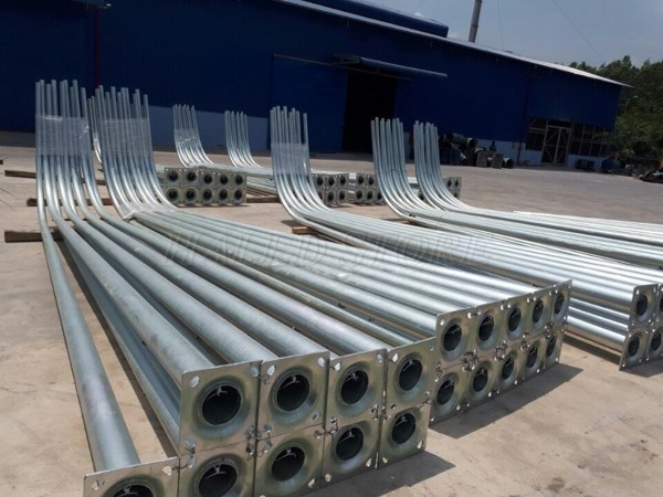 Cột đèn từ chất liệu thép mạ kẽm nhúng nóng