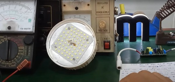 Chuẩn bị dụng cụ sửa bóng đèn tròn bị sáng mờ