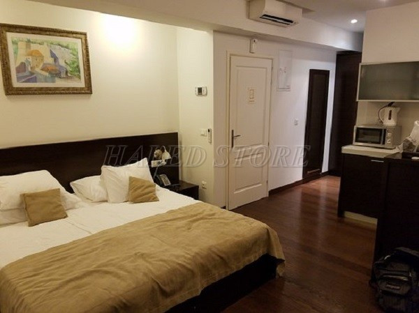 Lắp đặt công tắc ở cửa ra vào và đầu giường 