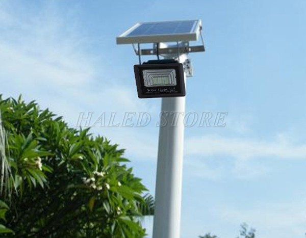 Cột đèn pha năng lượng mặt trời