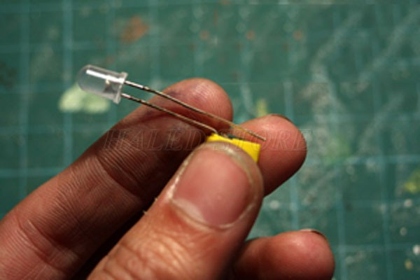 Đấu nối bóng LED với pin